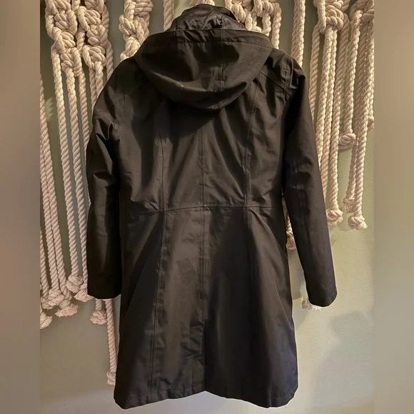 North Face Coat - size M - parka length shell with detachable puffer lining - Picture 5 of 7